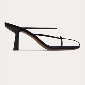 NEOUS
Pherka 80mm sandals size 38